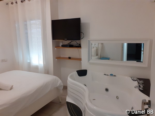 ירדן חדר שינה ראשי חלון לנוף